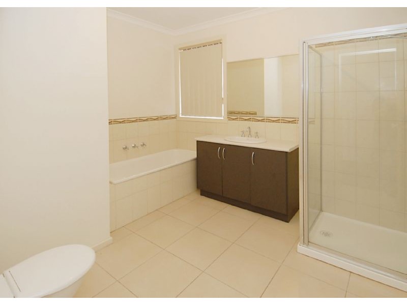 2/64 Doherty Street, Deer Park VIC 3023