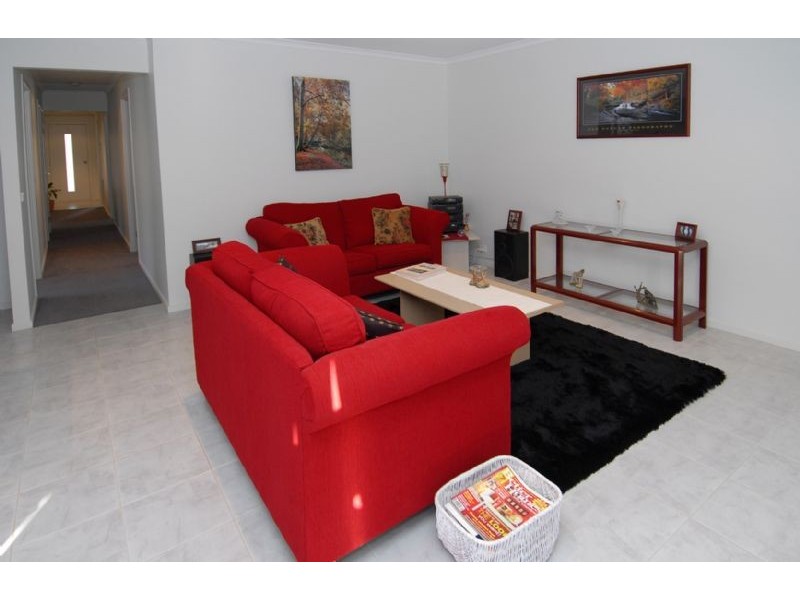 69 Hatchlands Drive, Deer Park VIC 3023