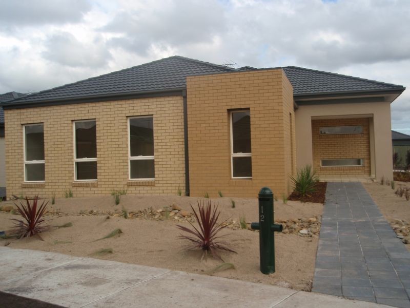 12 Lanark Place, Deer Park VIC 3023