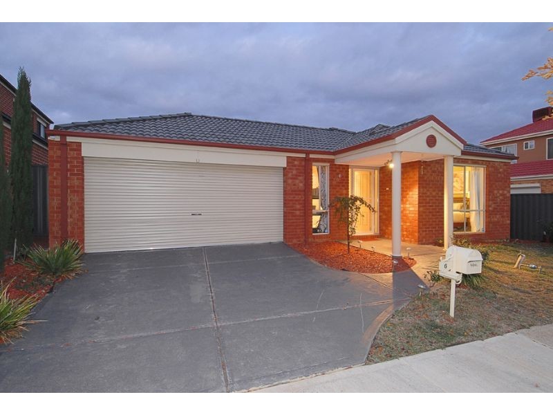 6 Hessing Green, Caroline Springs VIC 3023