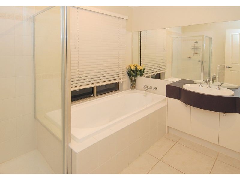 6 Hessing Green, Caroline Springs VIC 3023