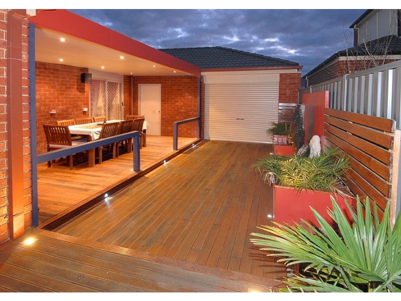 6 Hessing Green, Caroline Springs VIC 3023