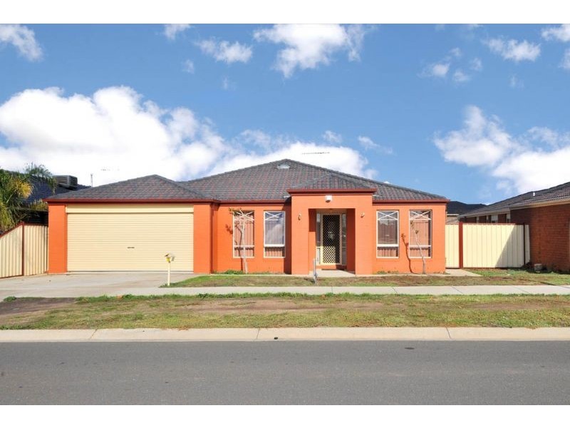 15 Hillcrest Drive, Hillside VIC 3037