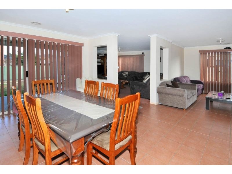 15 Hillcrest Drive, Hillside VIC 3037