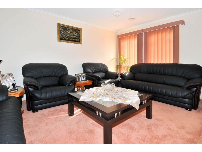 15 Hillcrest Drive, Hillside VIC 3037