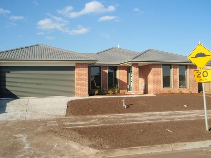 10 Dalmuir, Deer Park VIC 3023