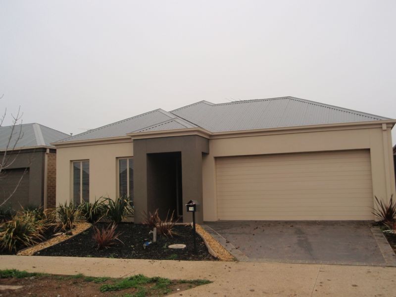 10 Cook Street, Caroline Springs VIC 3023