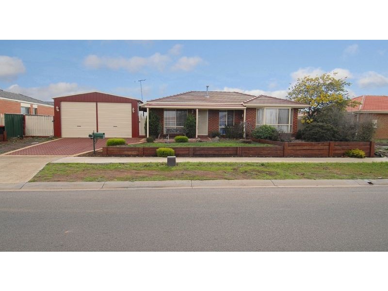 10 Earlington Boulevard, Burnside VIC 3023