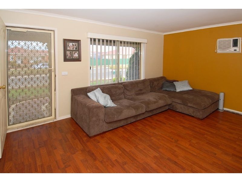 10 Earlington Boulevard, Burnside VIC 3023