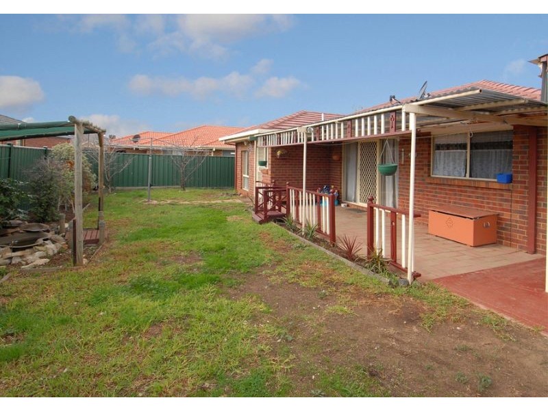 10 Earlington Boulevard, Burnside VIC 3023