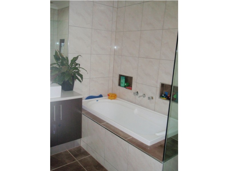 3  Woodburn Ave, Cairnlea VIC 3023