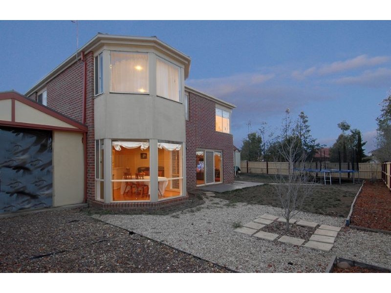 1 Hampstead Green, Caroline Springs VIC 3023