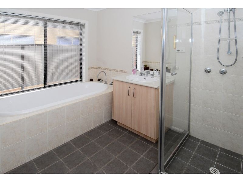 2 Menzies Promenade, Derrimut VIC 3030