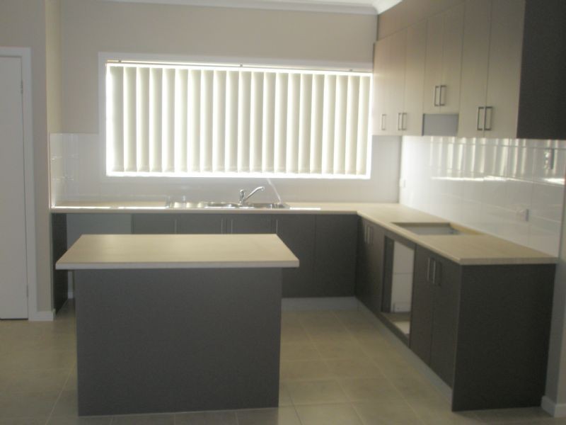 30 The Broadway, Caroline Springs VIC 3023