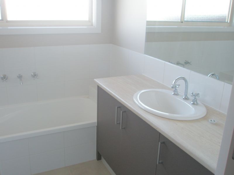 30 The Broadway, Caroline Springs VIC 3023