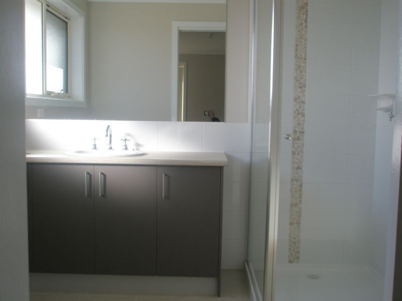 30 The Broadway, Caroline Springs VIC 3023