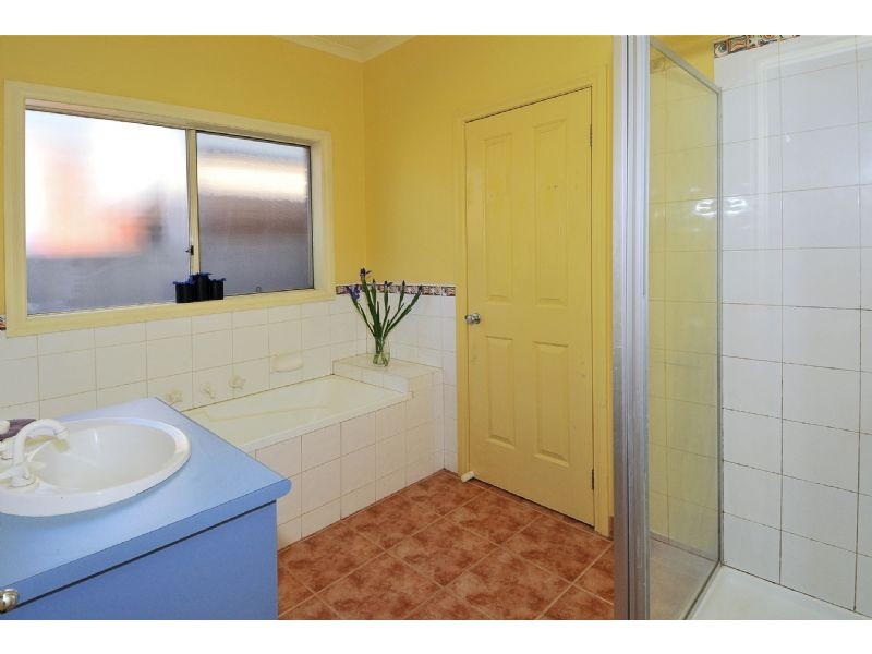 12 Netherton Place, Caroline Springs VIC 3023