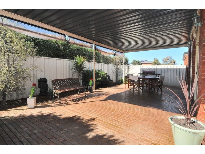 12 Netherton Place, Caroline Springs VIC 3023