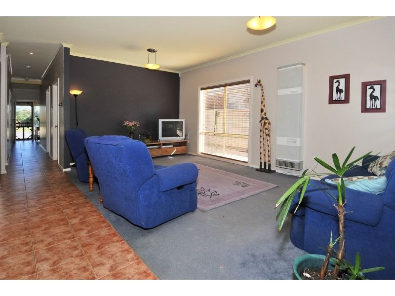 12 Netherton Place, Caroline Springs VIC 3023