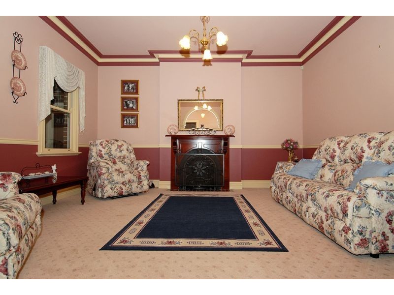 27 Windsor Gardens, Caroline Springs VIC 3023