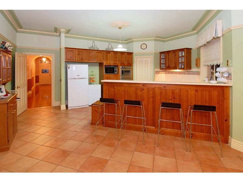 27 Windsor Gardens, Caroline Springs VIC 3023