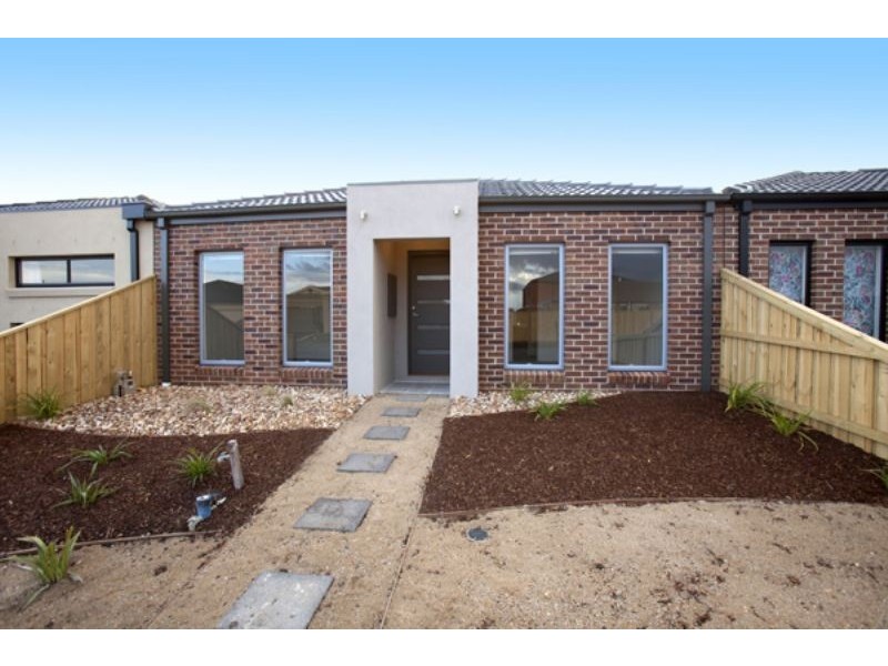 12 Earlsferry Lane, Deer Park VIC 3023