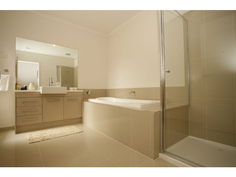 12 Earlsferry Lane, Deer Park VIC 3023