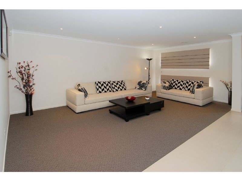 6 Katrine Place, Deer Park VIC 3023