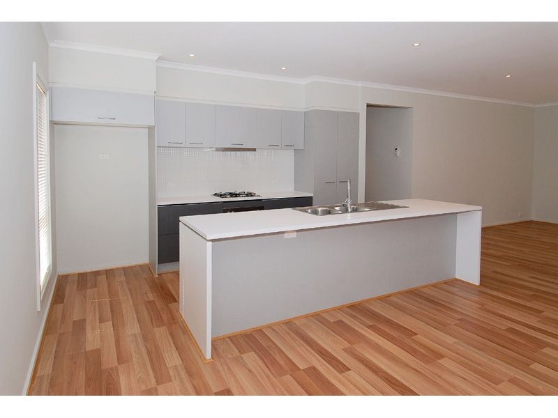 6 Lanark Place, Deer Park VIC 3023
