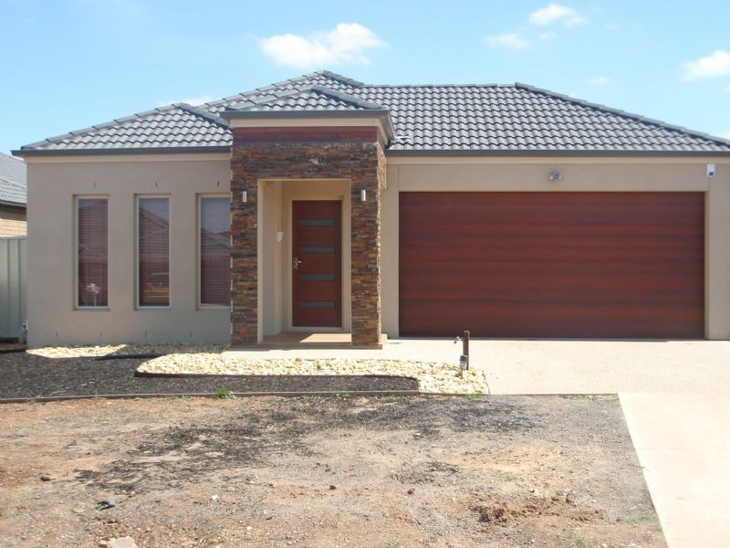 12 Flinders Place, Caroline Springs VIC 3023