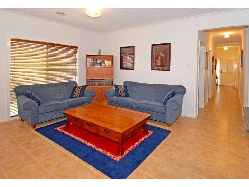 31 Hunts Cross Way, Caroline Springs VIC 3023