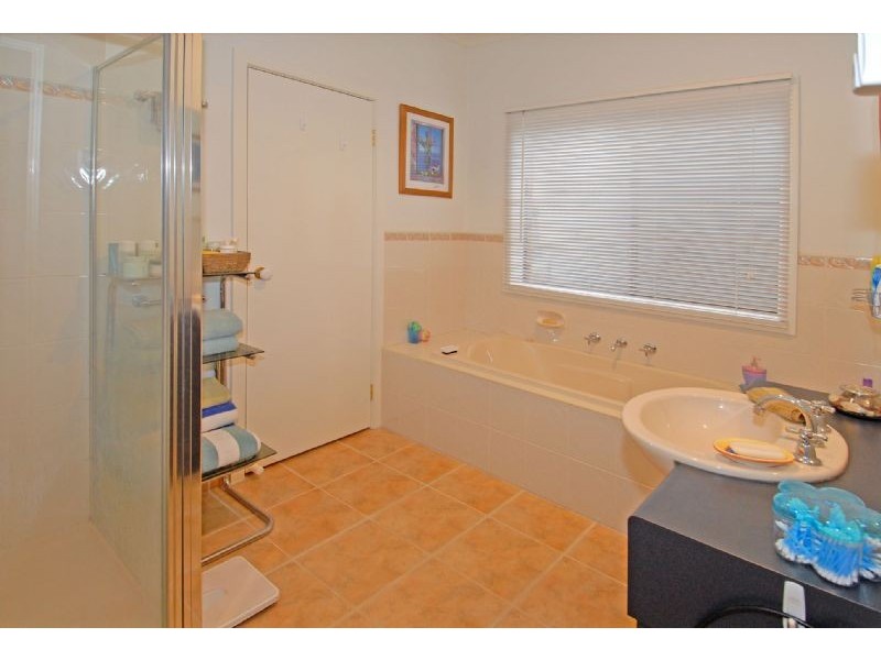 31 Hunts Cross Way, Caroline Springs VIC 3023