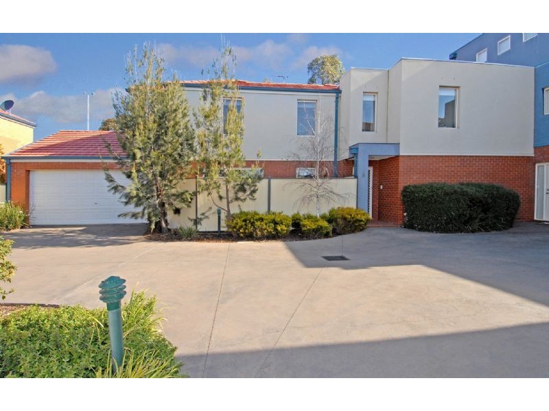 8/4 Landers Court, Caroline Springs VIC 3023