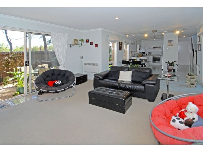 8/4 Landers Court, Caroline Springs VIC 3023