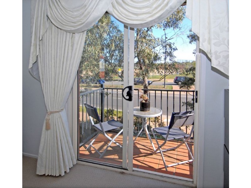 8/4 Landers Court, Caroline Springs VIC 3023