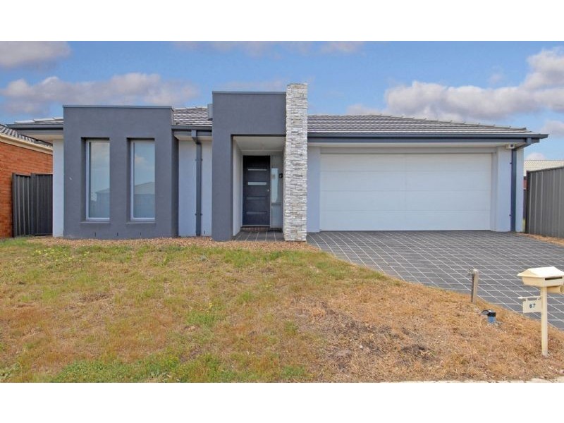 67 Duncombe Park Way, Deer Park VIC 3023