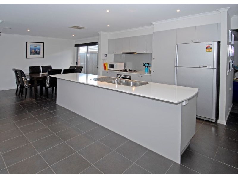 67 Duncombe Park Way, Deer Park VIC 3023