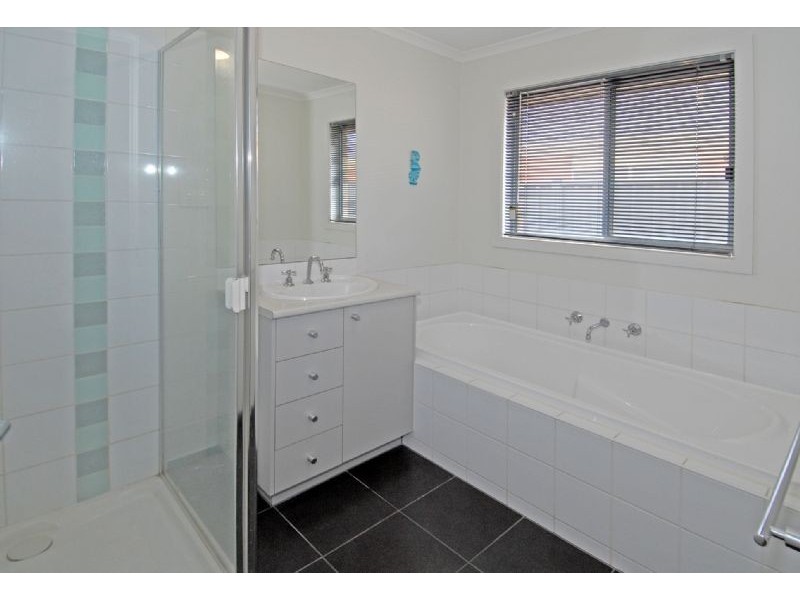 67 Duncombe Park Way, Deer Park VIC 3023