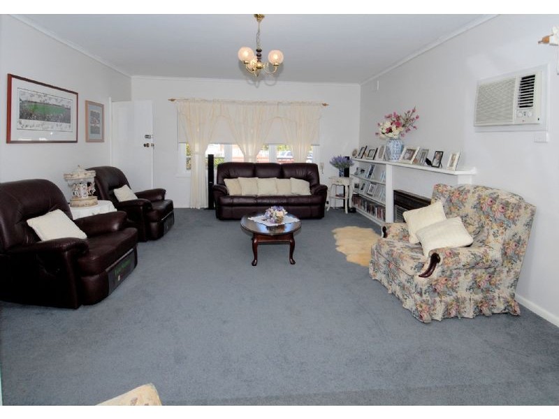 21 Welwyn Parade, Deer Park VIC 3023