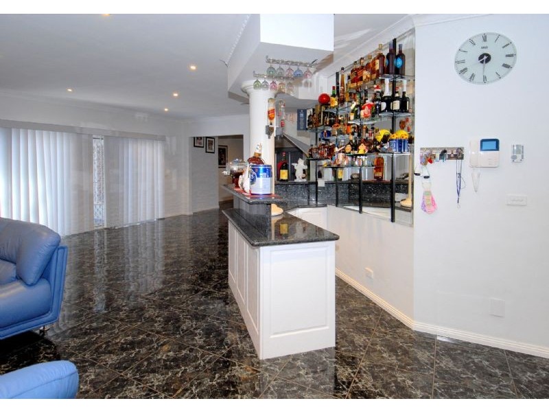 8 Upton Drive, Hillside VIC 3037