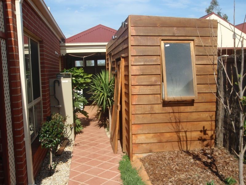 10 Simpson Place, Caroline Springs VIC 3023