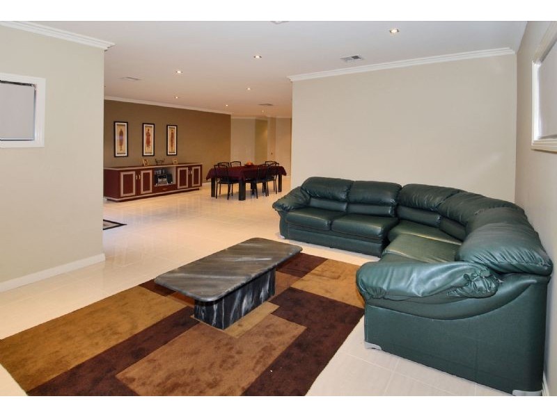 16 Nutwood Crescent, Derrimut VIC 3030