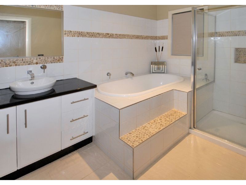 16 Nutwood Crescent, Derrimut VIC 3030