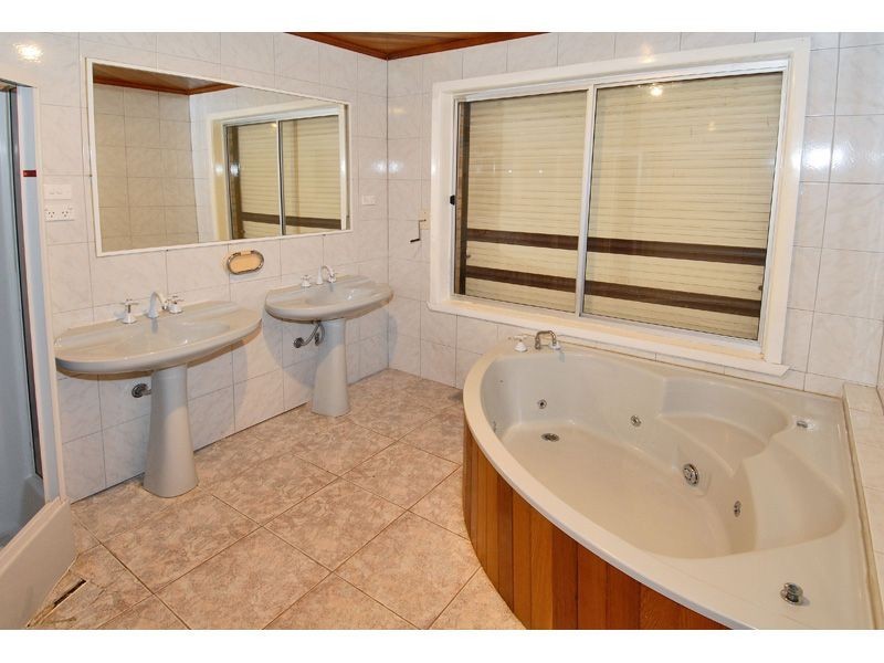 13 Runcorn Crescent, Deer Park VIC 3023