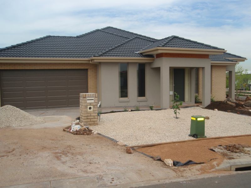 15 The Broadway, Caroline Springs VIC 3023