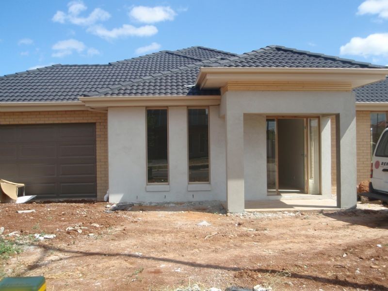 15 The Broadway, Caroline Springs VIC 3023