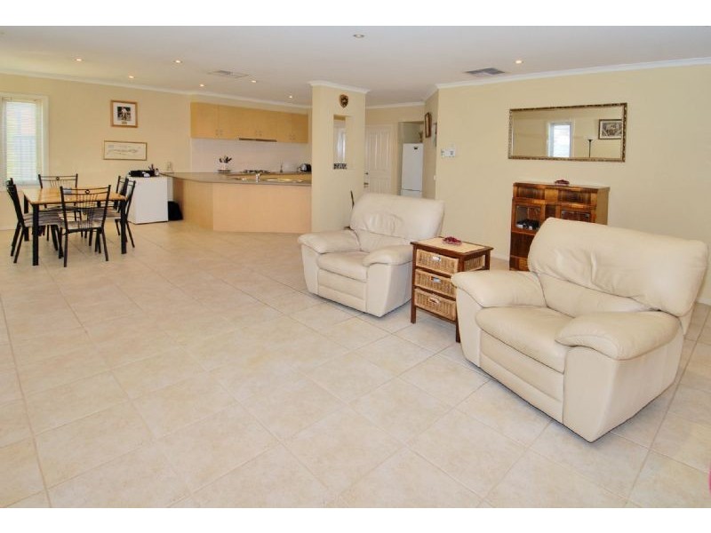 10 Berkeley Crescent, Derrimut VIC 3030