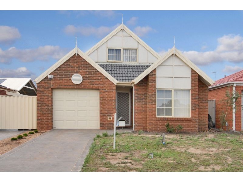 15 Yendon Place, Caroline Springs VIC 3023