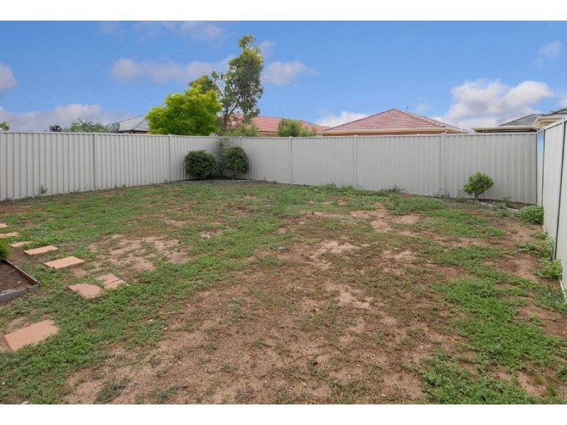 15 Yendon Place, Caroline Springs VIC 3023