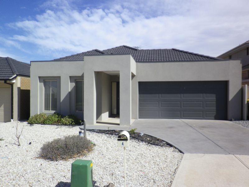 4 Hawksbury Green, Caroline Springs VIC 3023